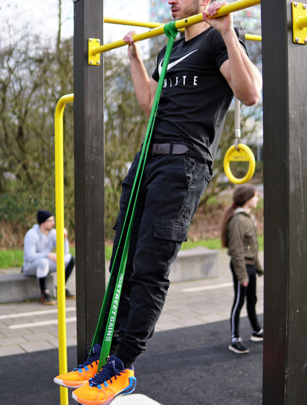 Resistance band pull-up