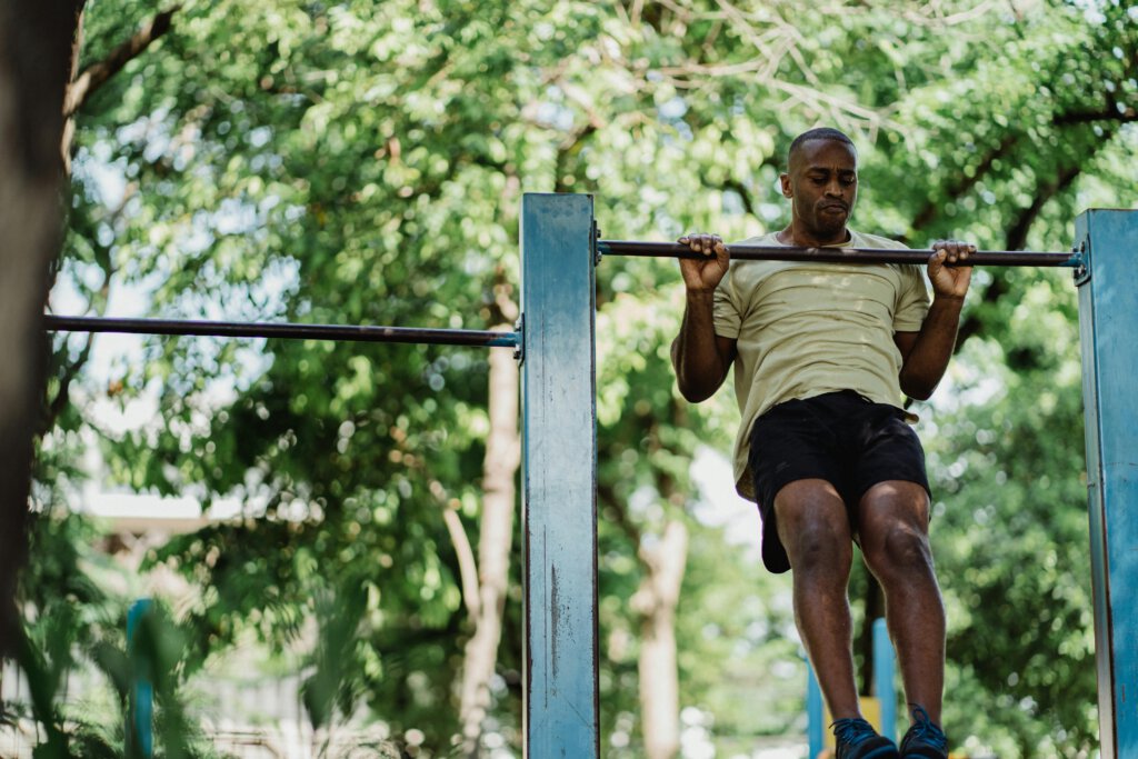 Resistance band pull-up